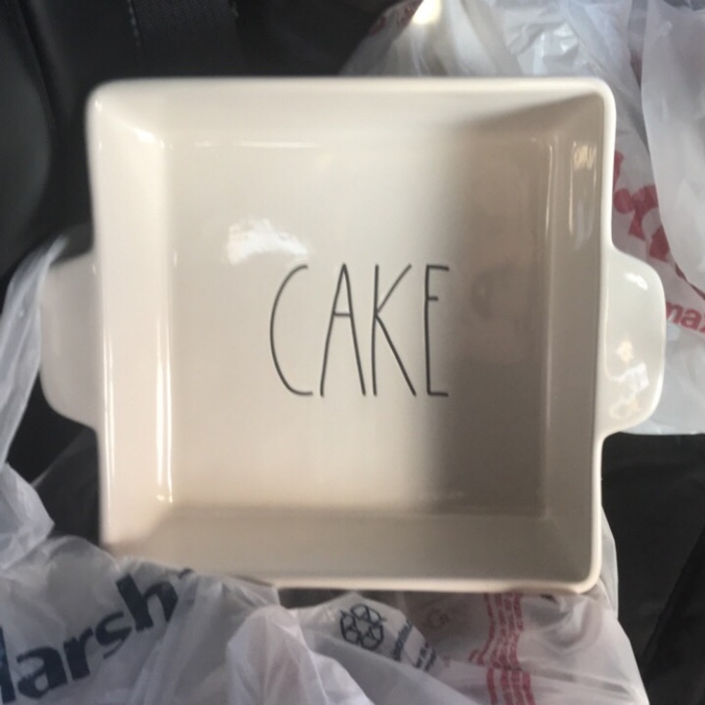 Rae Dunn Cake Pan